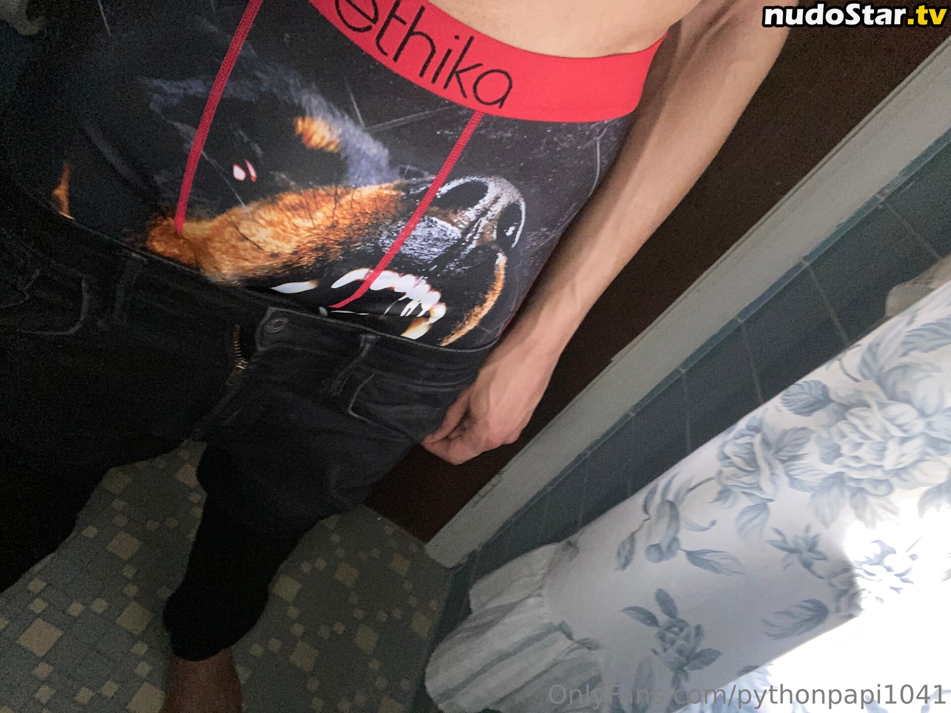 pythonpaige / pythonpapi1041 Kiszivárgott Meztelen OnlyFans Fotó #1